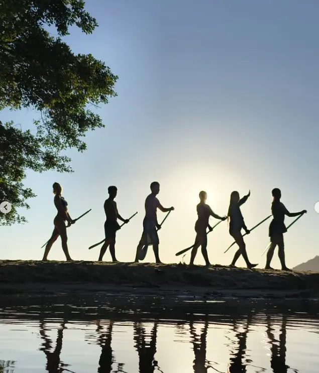 Grupo em atividade ao ar livre em Ilha Grande